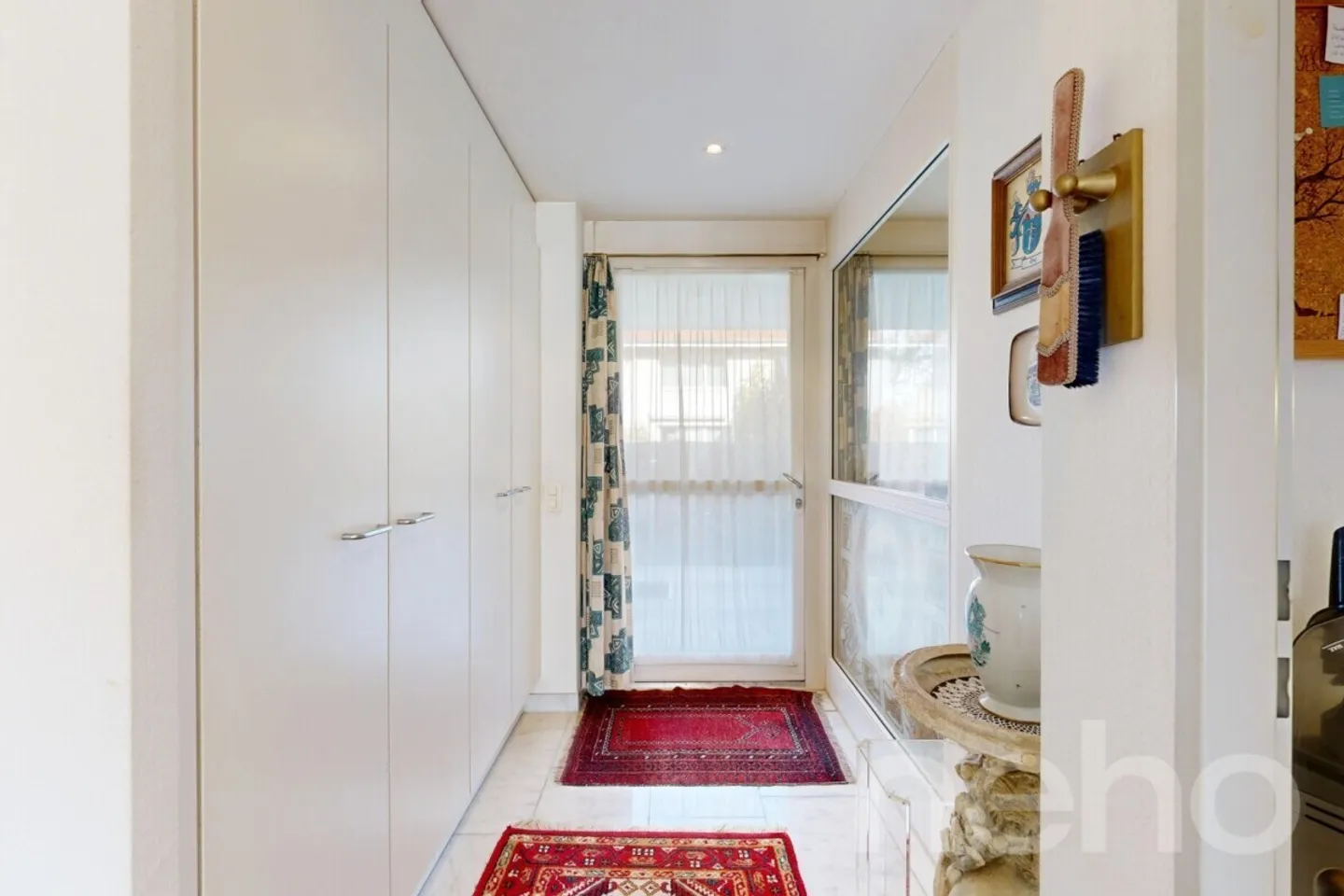 Maison de milieu spacieuse avec galerie et matériaux élégants - Photo 7 sur 12