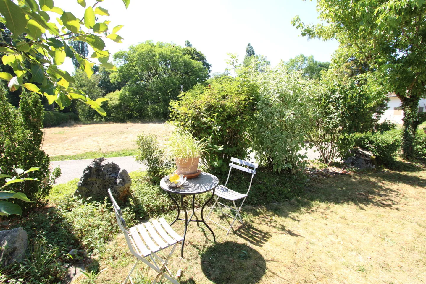 Single-family house with beautiful garden area - Photo 7 of 12