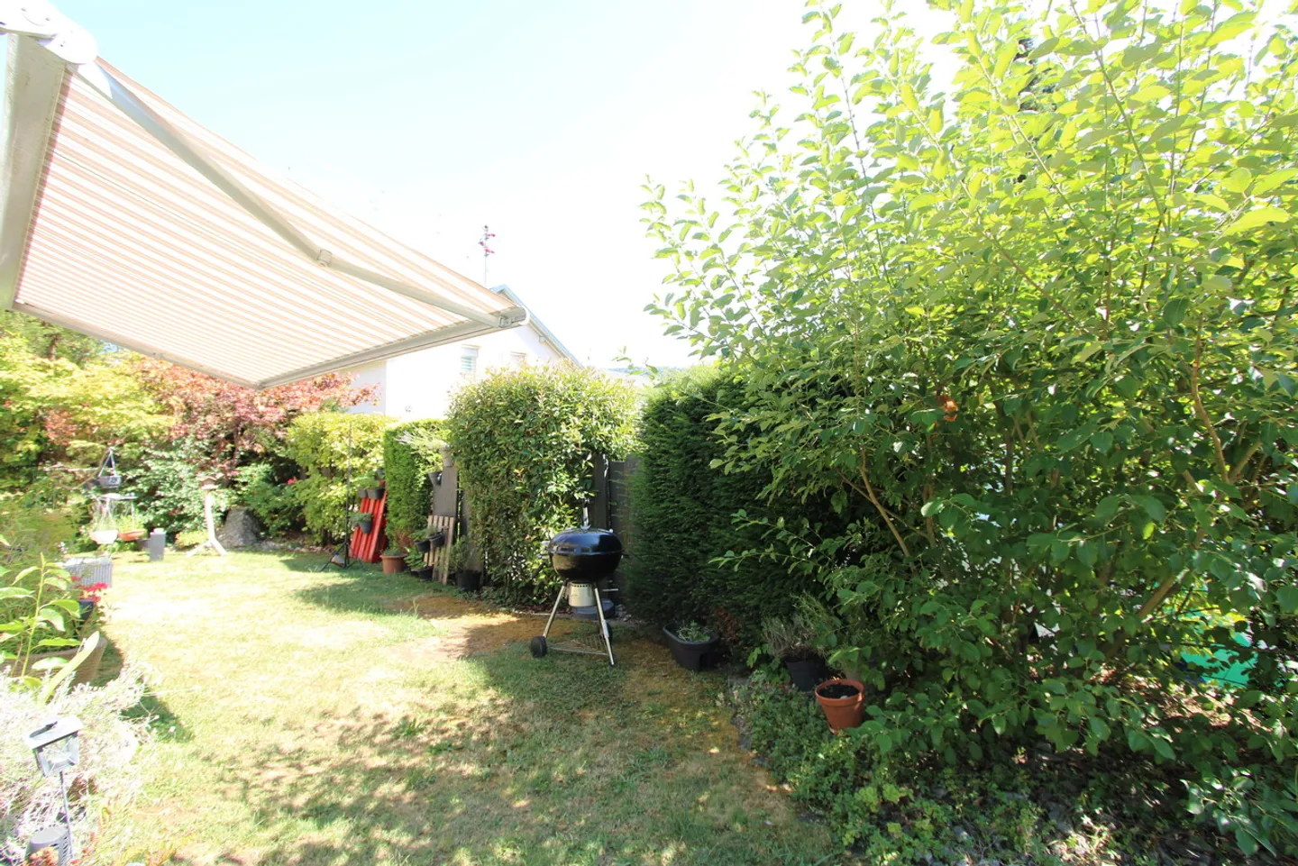 Single-family house with beautiful garden area - Photo 8 of 12