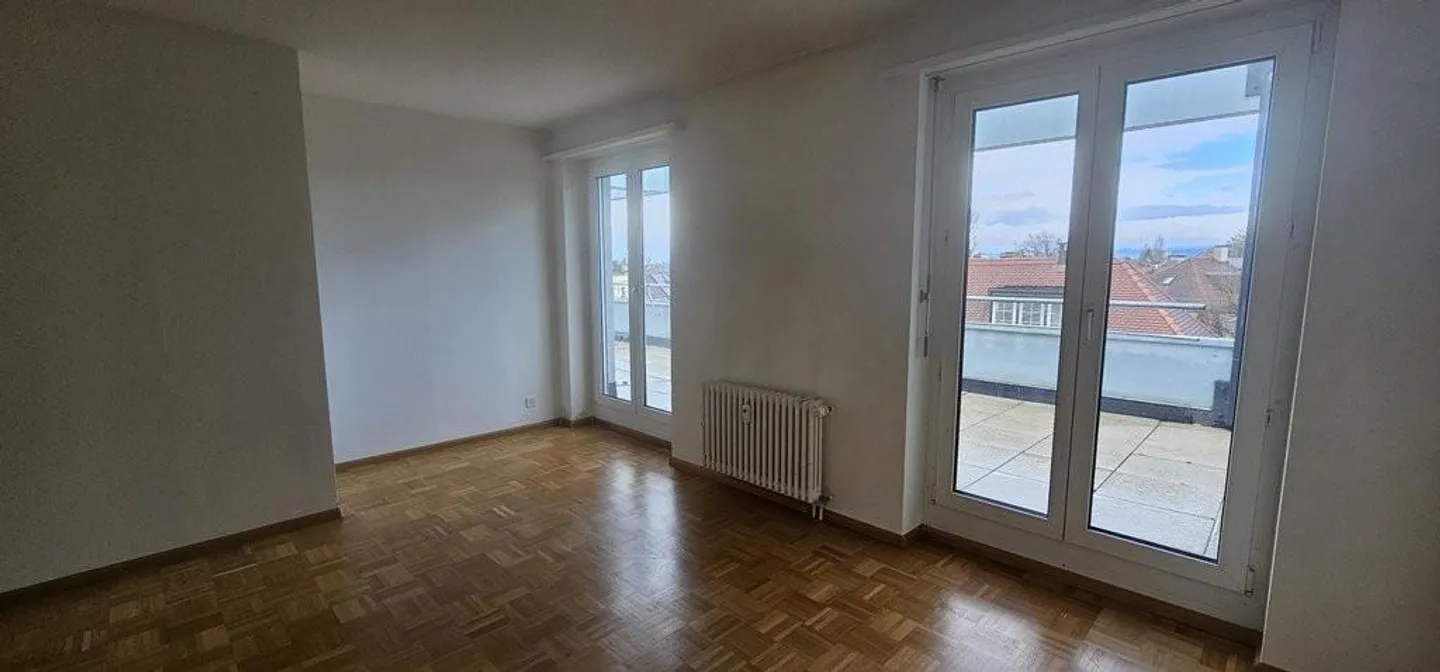 Living in a central location - Photo 7 of 10