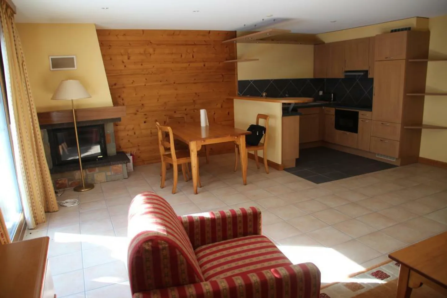 Grand appartement de 3 1/2 pièces de 107 m2 + terrasse-jardin d'env. 60 à 100 m2 + 1 place dans parking souterrain - Photo 5 sur 13