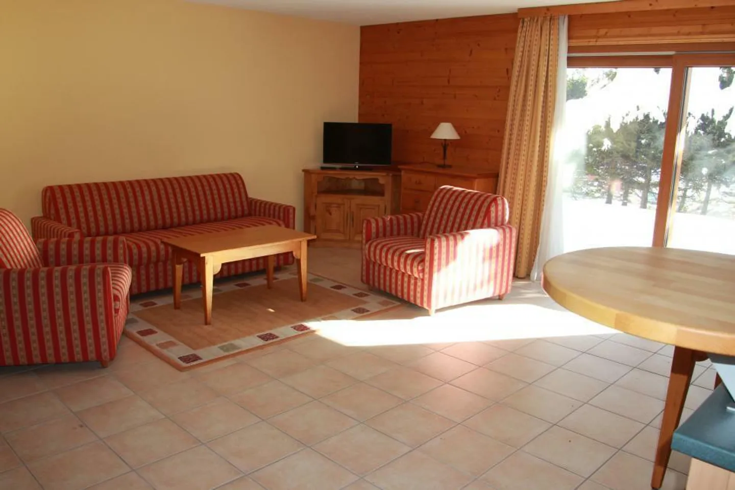 Grand appartement de 3 1/2 pièces de 107 m2 + terrasse-jardin d'env. 60 à 100 m2 + 1 place dans parking souterrain - Photo 6 sur 13