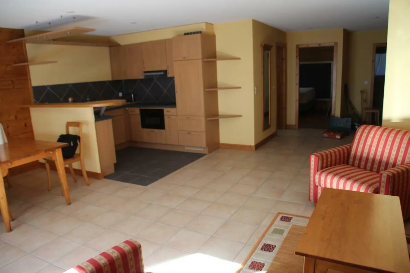 Grand appartement de 3 1/2 pièces de 107 m2 + terrasse-jardin d'env. 60 à 100 m2 + 1 place dans parking souterrain - Photo 7 sur 13
