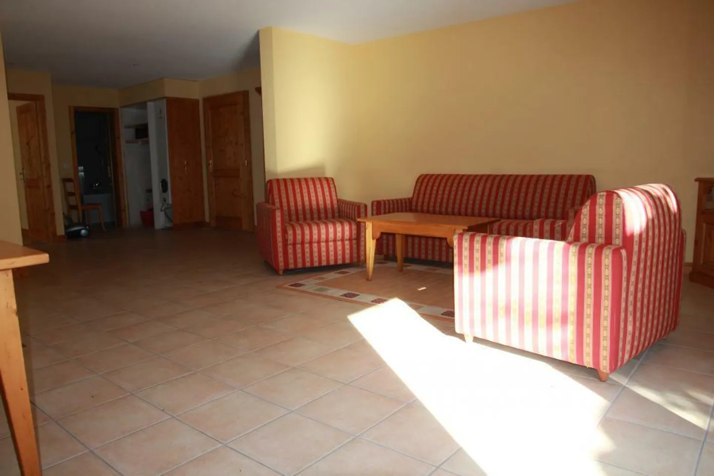 Grand appartement de 3 1/2 pièces de 107 m2 + terrasse-jardin d'env. 60 à 100 m2 + 1 place dans parking souterrain - Photo 8 sur 13
