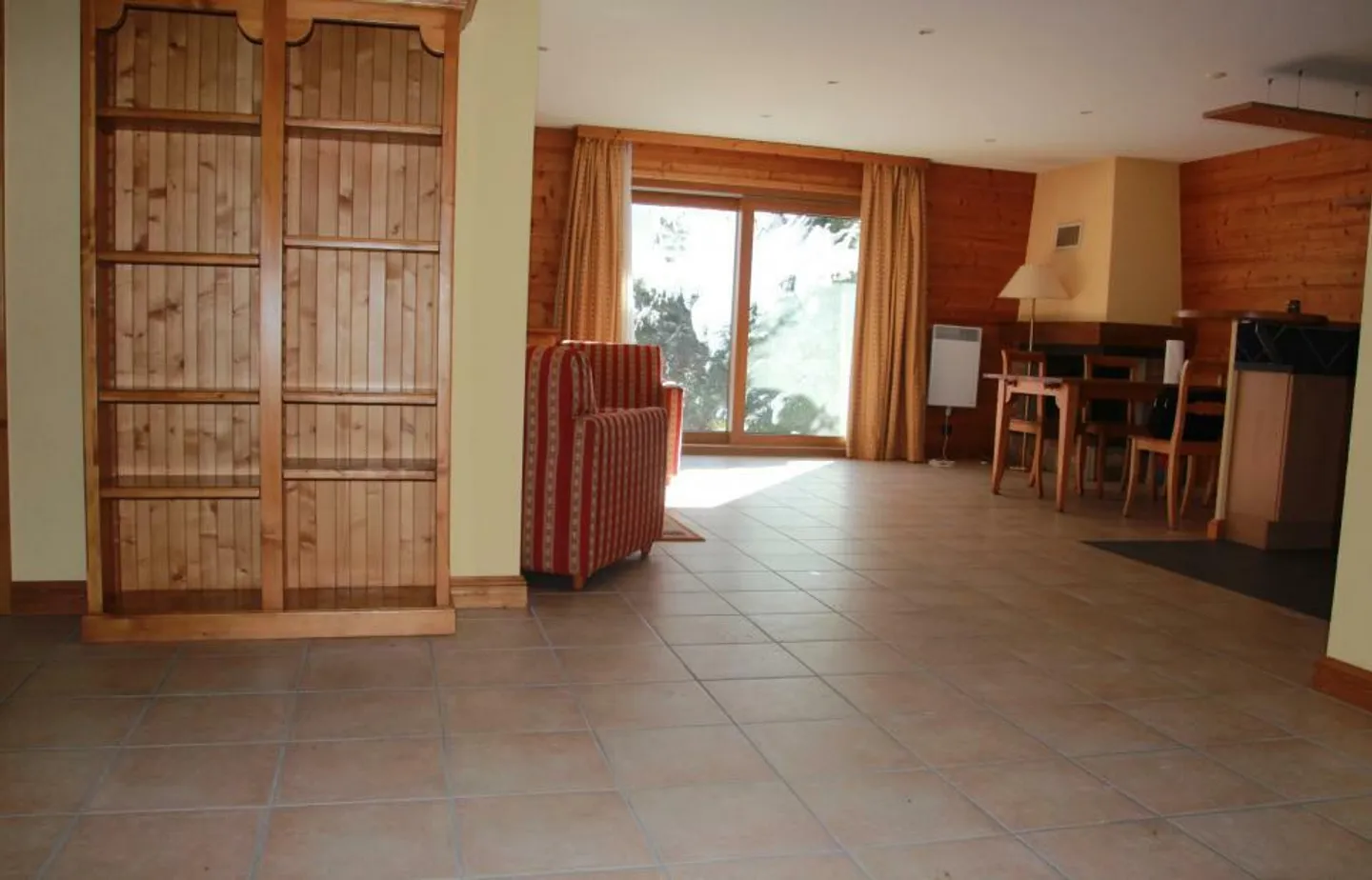 Grand appartement de 3 1/2 pièces de 107 m2 + terrasse-jardin d'env. 60 à 100 m2 + 1 place dans parking souterrain - Photo 9 sur 13