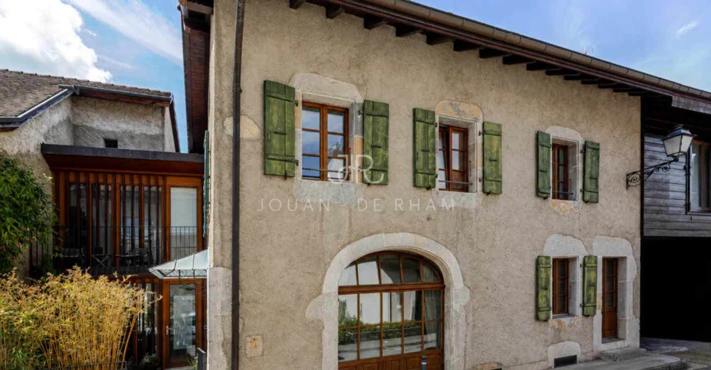 Magnificent character house in the heart of the village of Veyrier - Photo 1 of 12