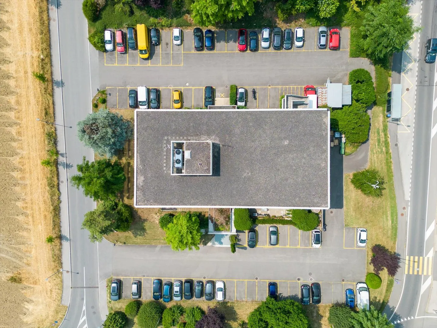 Showroom from 40 m2, 5 minutes from the Crissier exit with many parking spaces - Photo 2 of 4