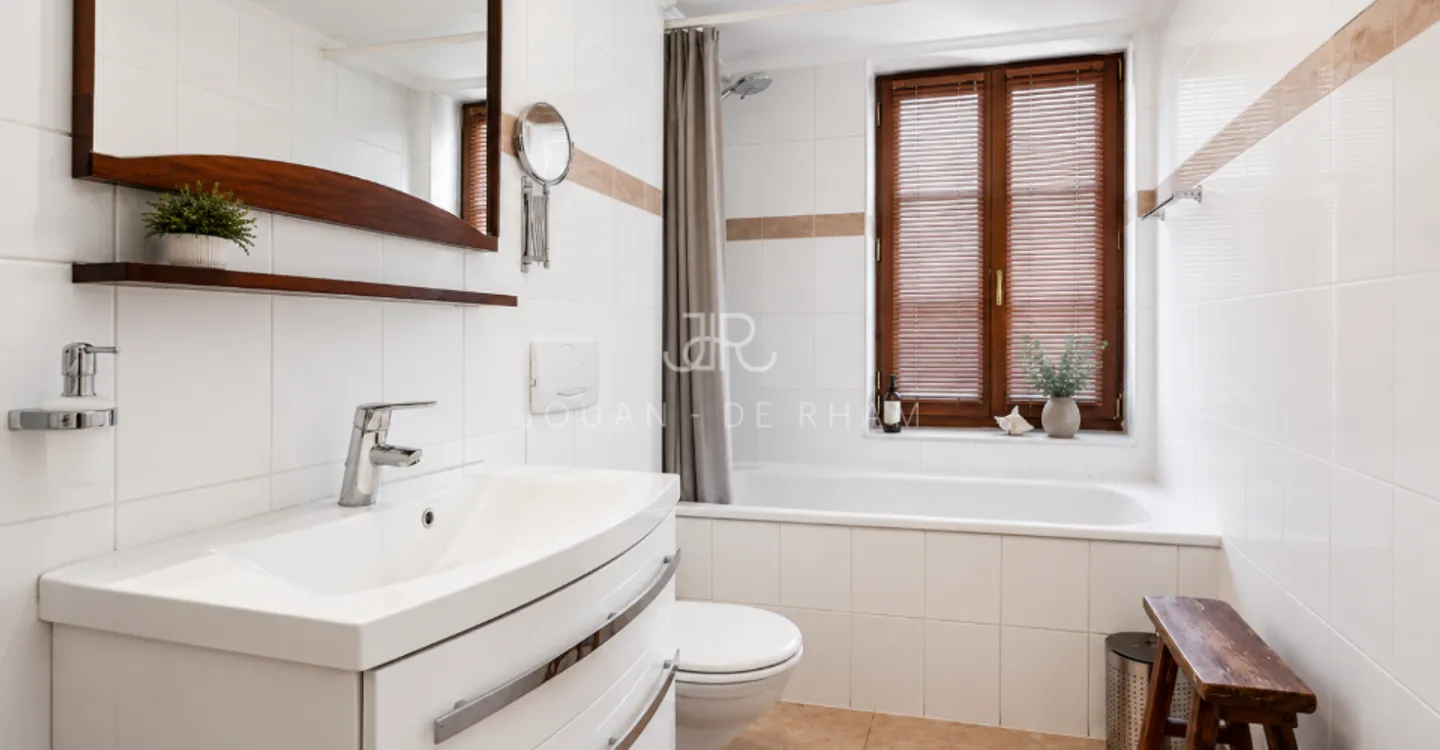 Magnificent character house in the heart of the village of Veyrier - Photo 10 of 12