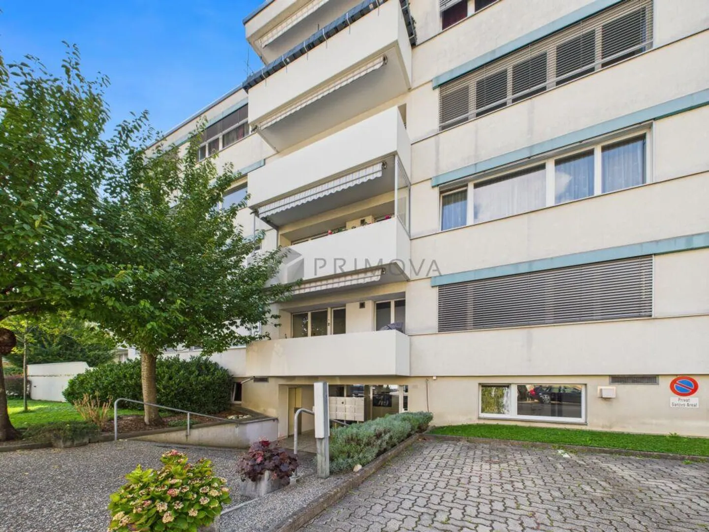 Sonnige 1.5 Zimmer-Wohnung mit grosszügiger Fensterfront und Weitblick ins Grüne - Foto 1 von 7
