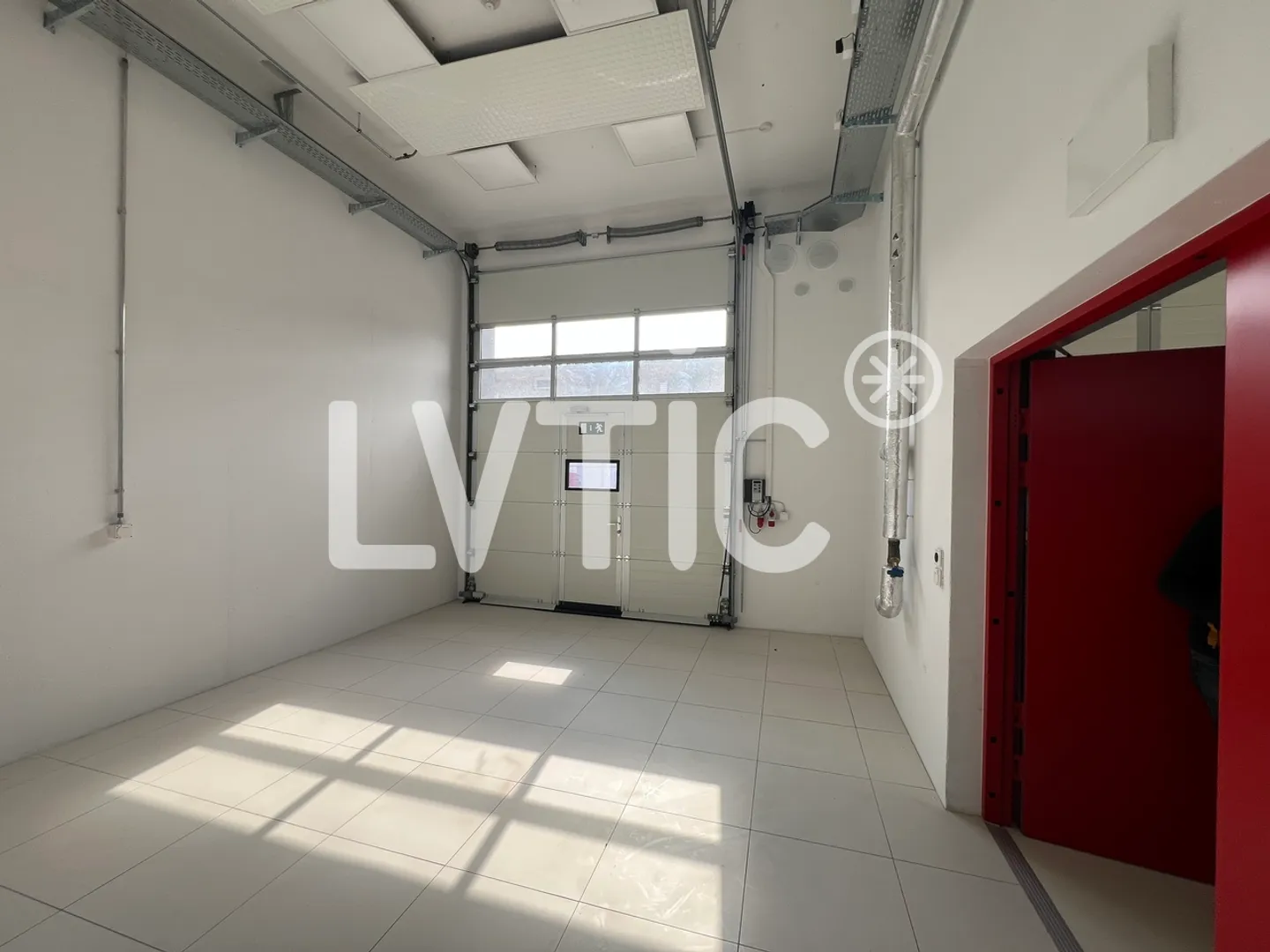 Bâtiment industriel, ateliers, bureaux de 1710 m2 à vendre à Collombey - Photo 15 sur 17