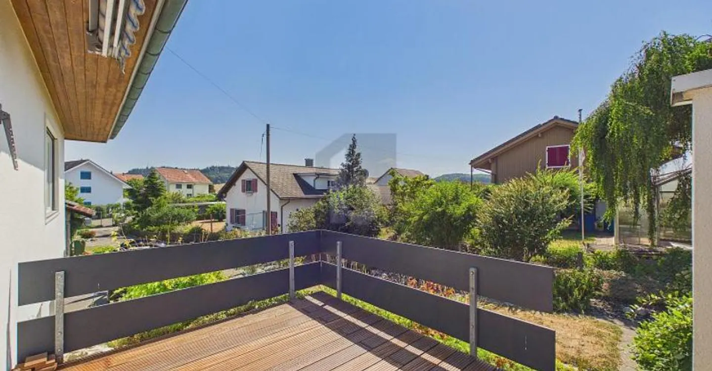 ENERGETISCH SANIERT MIT 1’339 M² UMSCHWUNG - Photo 1 sur 6
