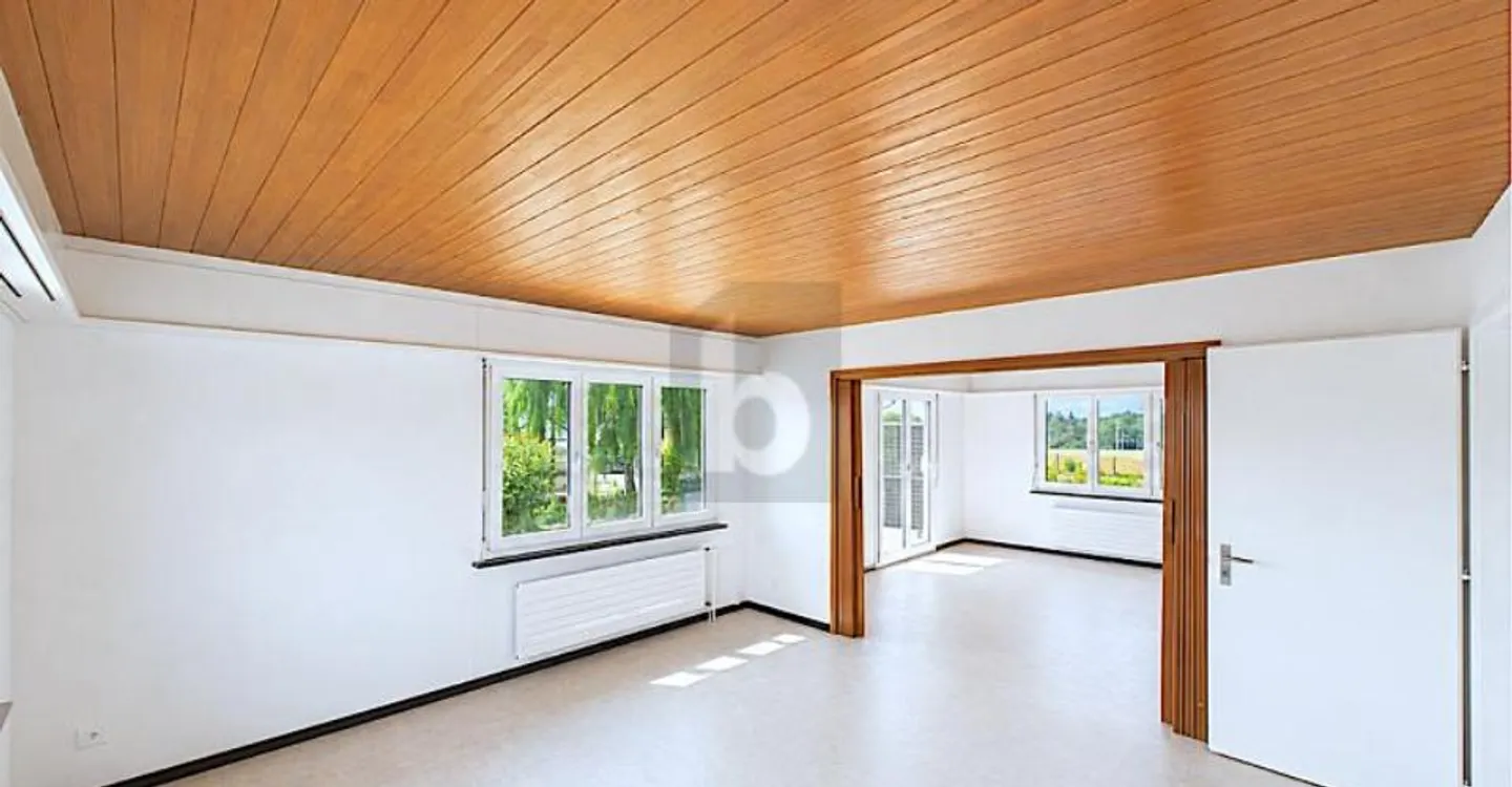 ENERGETISCH SANIERT MIT 1’339 M² UMSCHWUNG - Photo 2 sur 6
