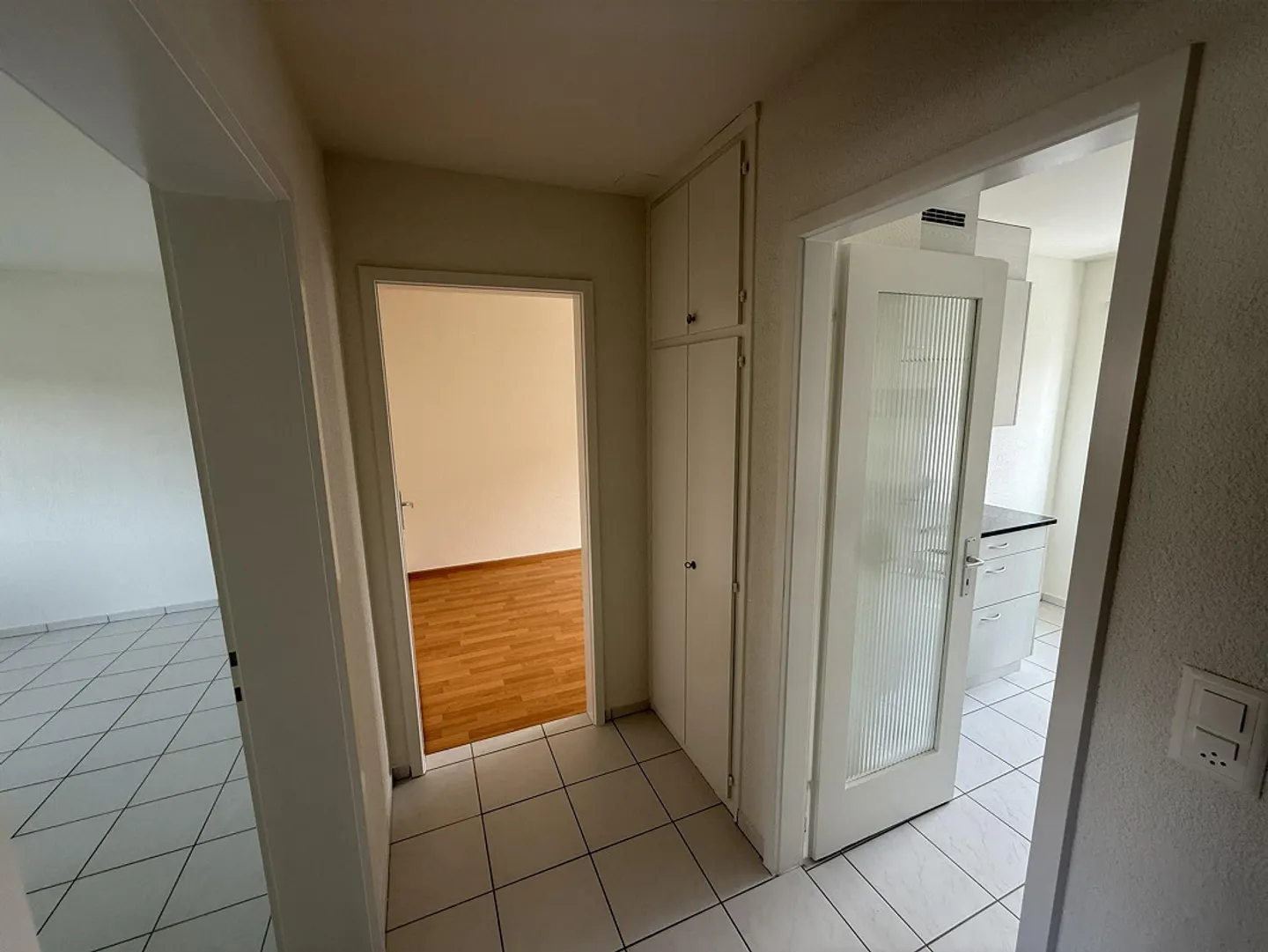 Sonnige Wohnung mit Balkonen - Foto 3 von 10