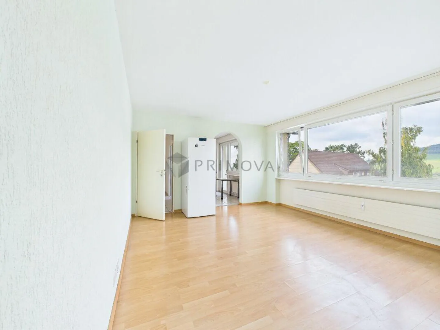 Sonnige 1.5 Zimmer-Wohnung mit grosszügiger Fensterfront und Weitblick ins Grüne - Foto 5 von 7