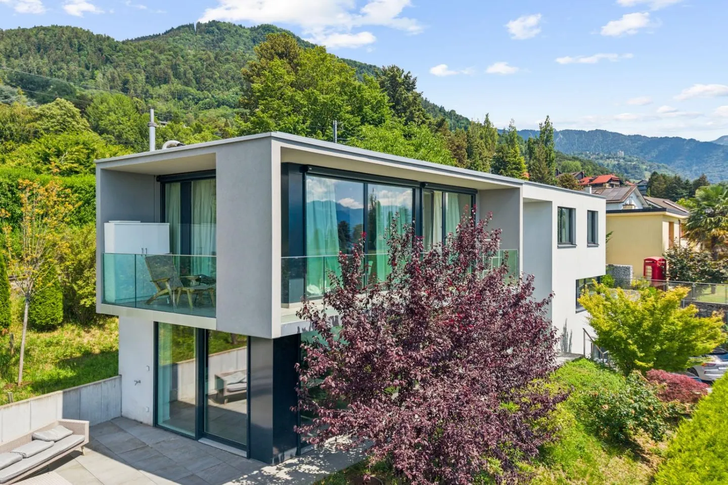Vue panoramique pour cette villa moderne - Photo 2 sur 13