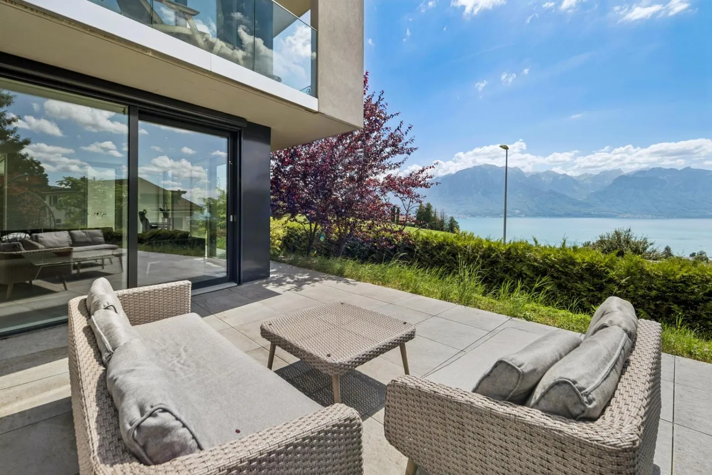 Vue panoramique pour cette villa moderne - Photo 3 sur 13