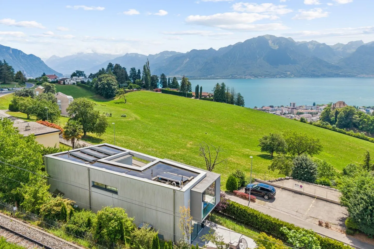 Vue panoramique pour cette villa moderne - Photo 4 sur 13