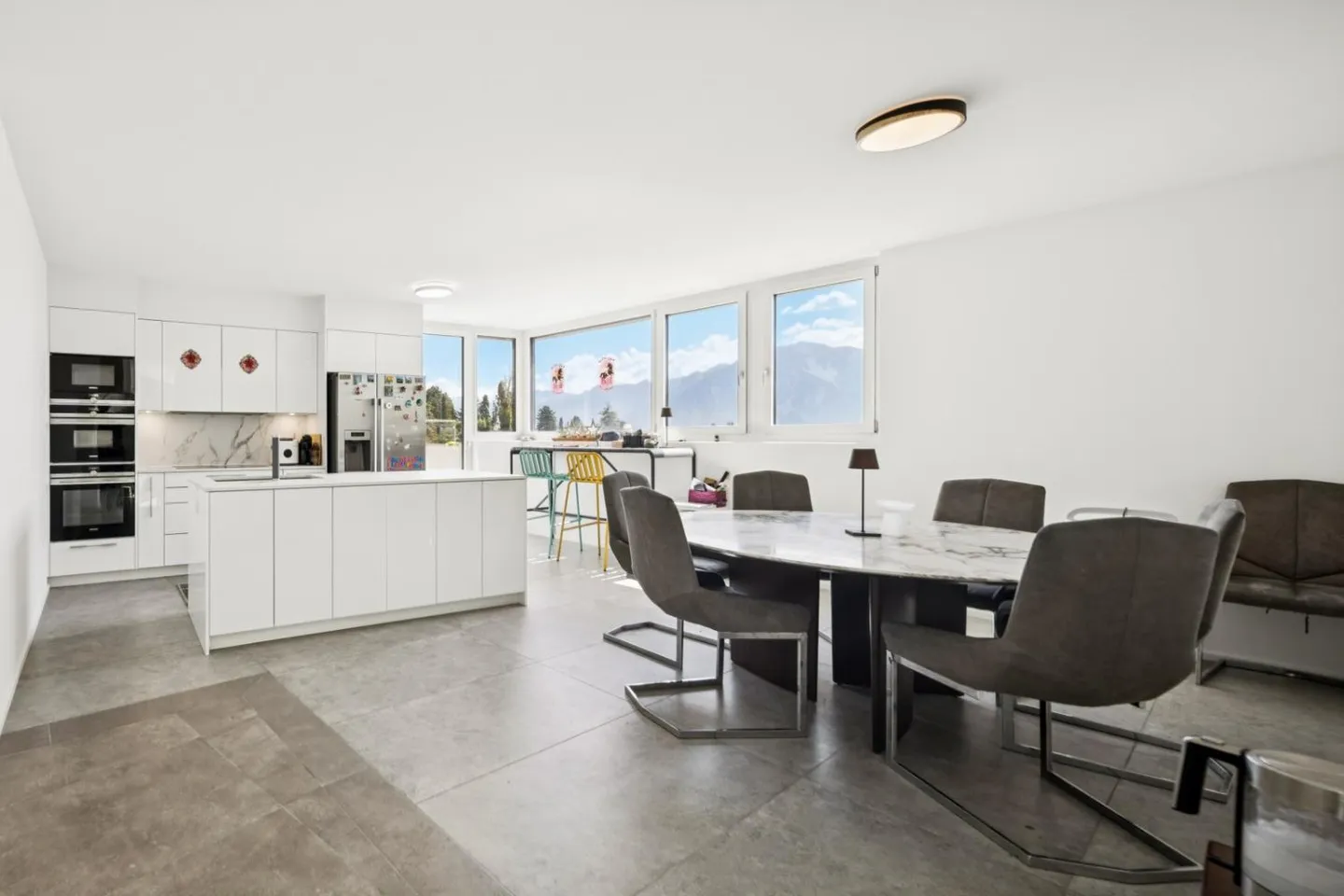 Vue panoramique pour cette villa moderne - Photo 7 sur 13