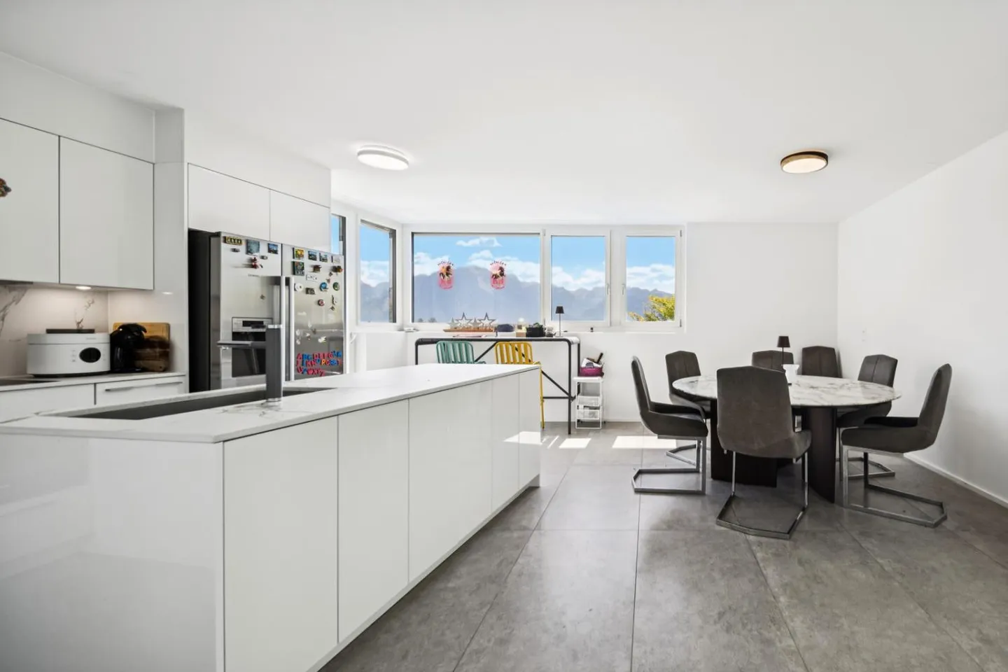Vue panoramique pour cette villa moderne - Photo 8 sur 13
