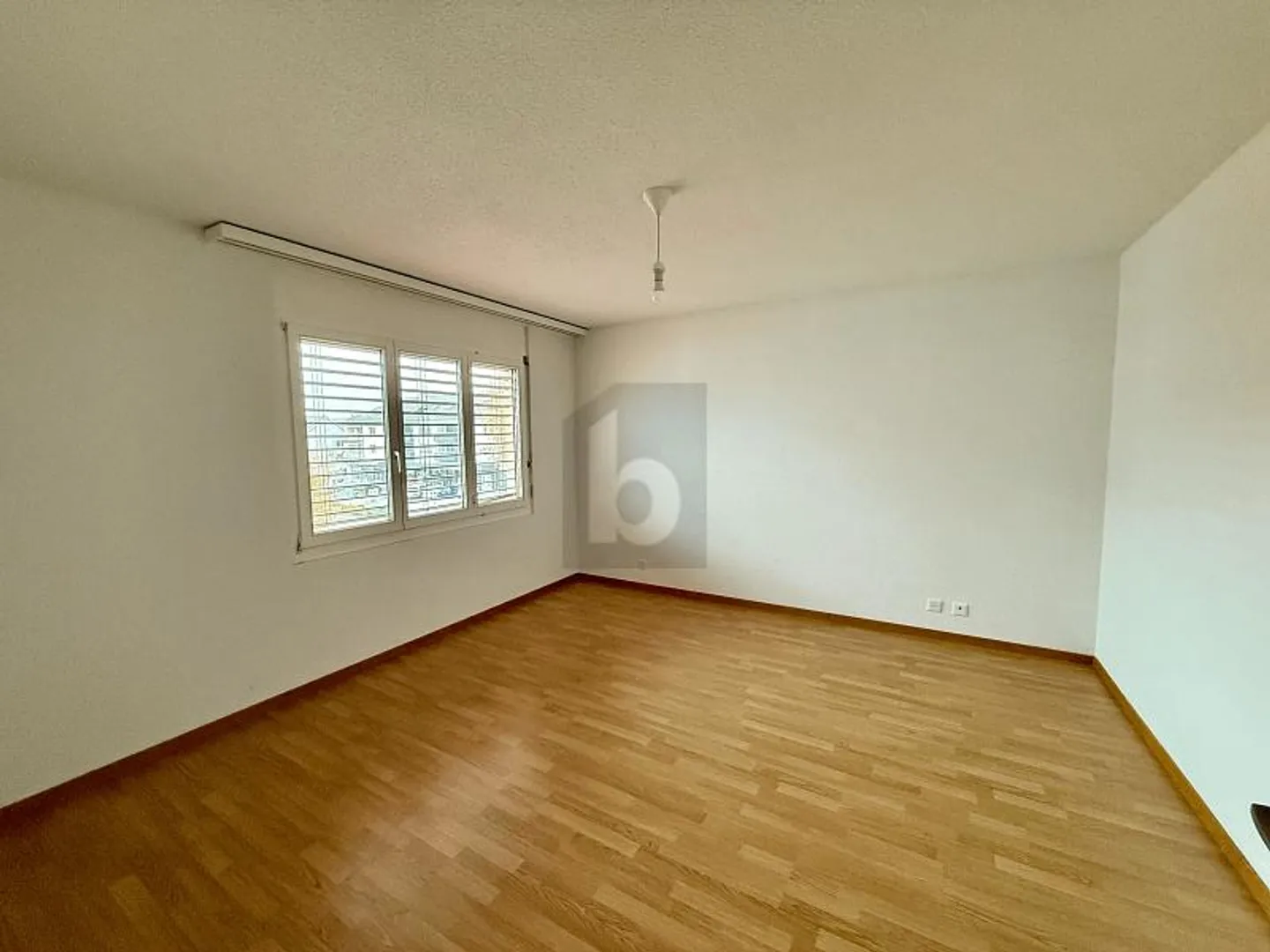 COZY WITH BALCONY - Photo 5 of 6