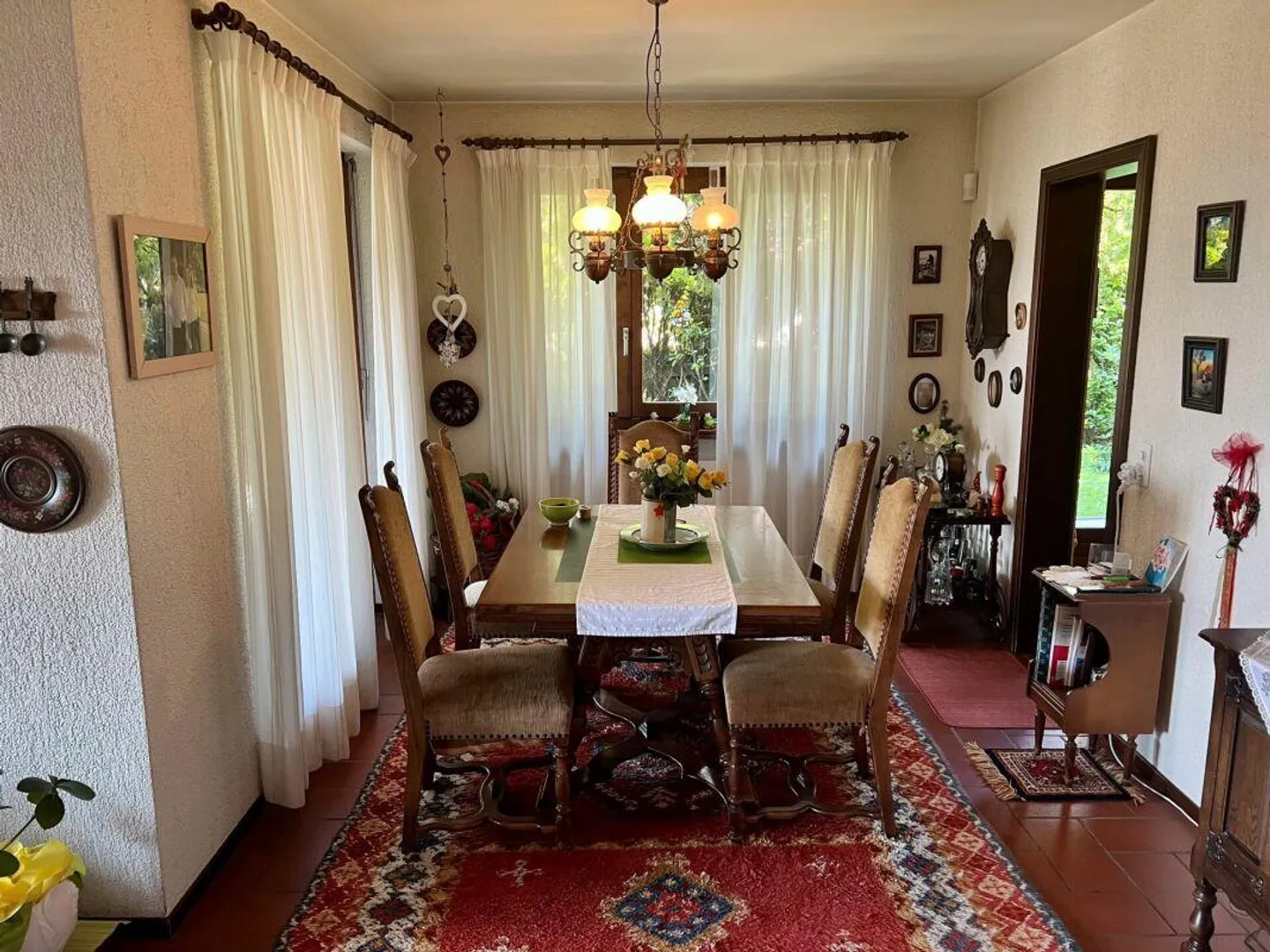 Maison splendide et caractéristique immergée dans la verdure - Photo 7 sur 13