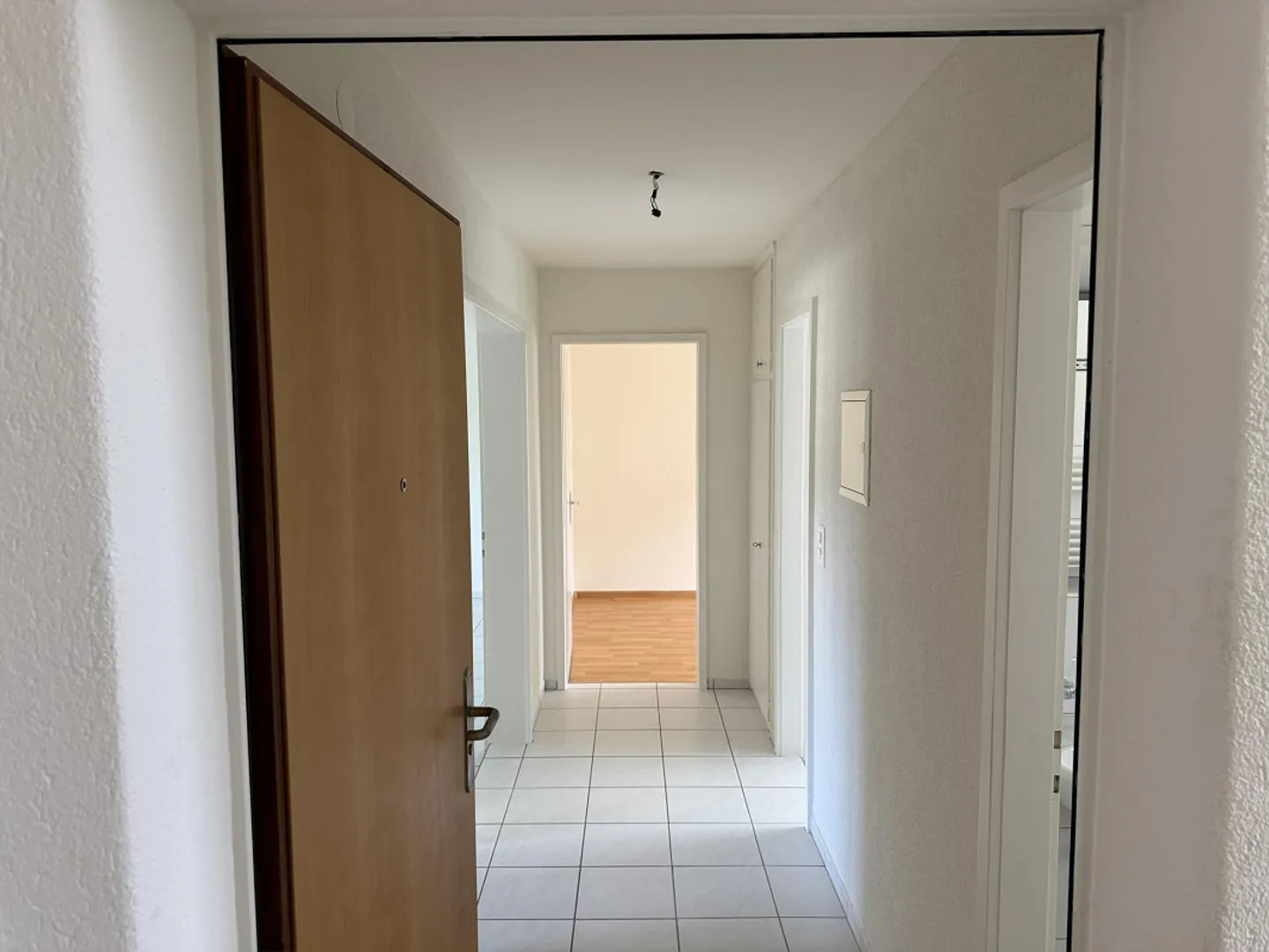 Sonnige Wohnung mit Balkonen - Foto 2 von 10