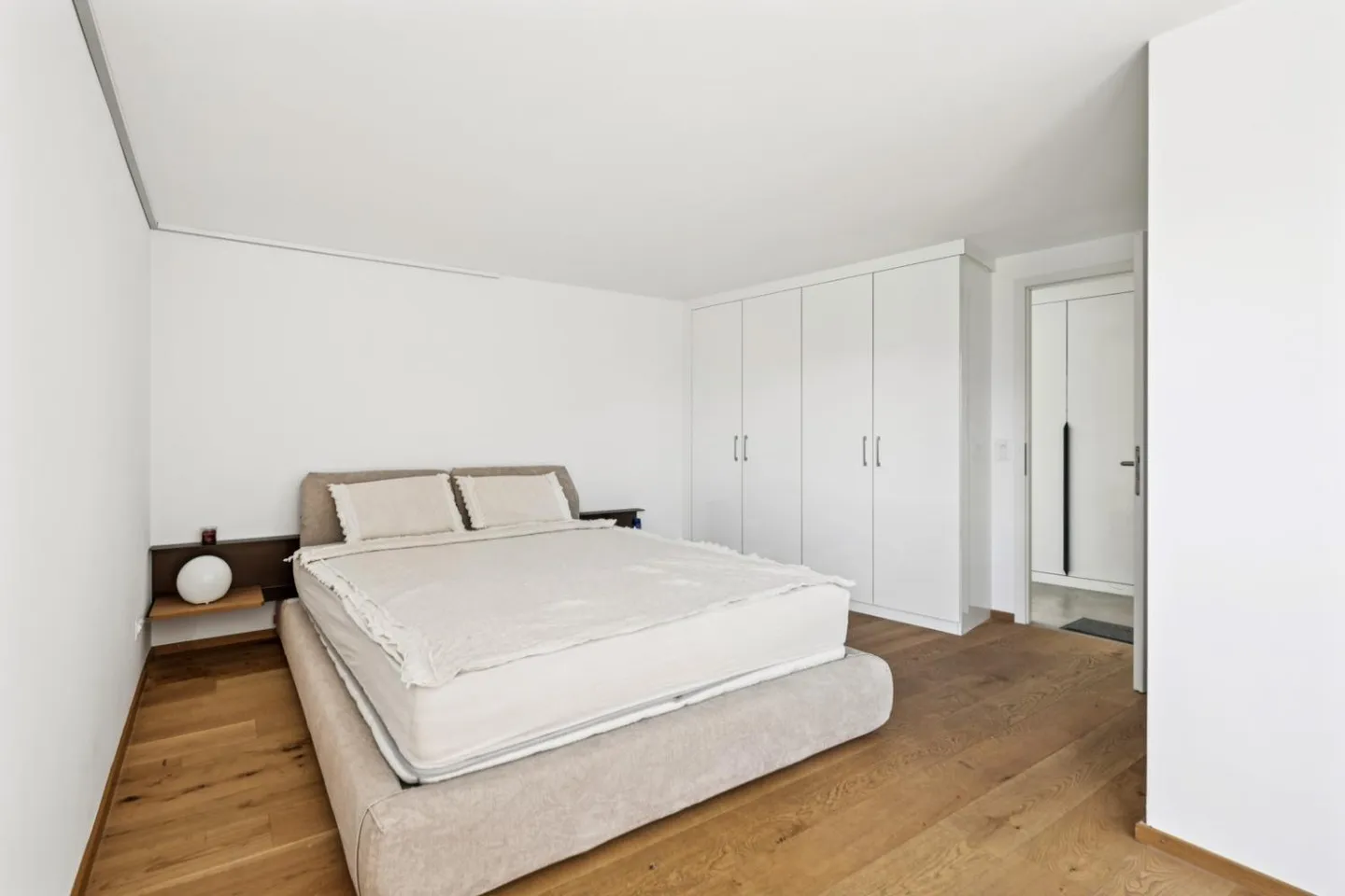 Vue panoramique pour cette villa moderne - Photo 11 sur 13