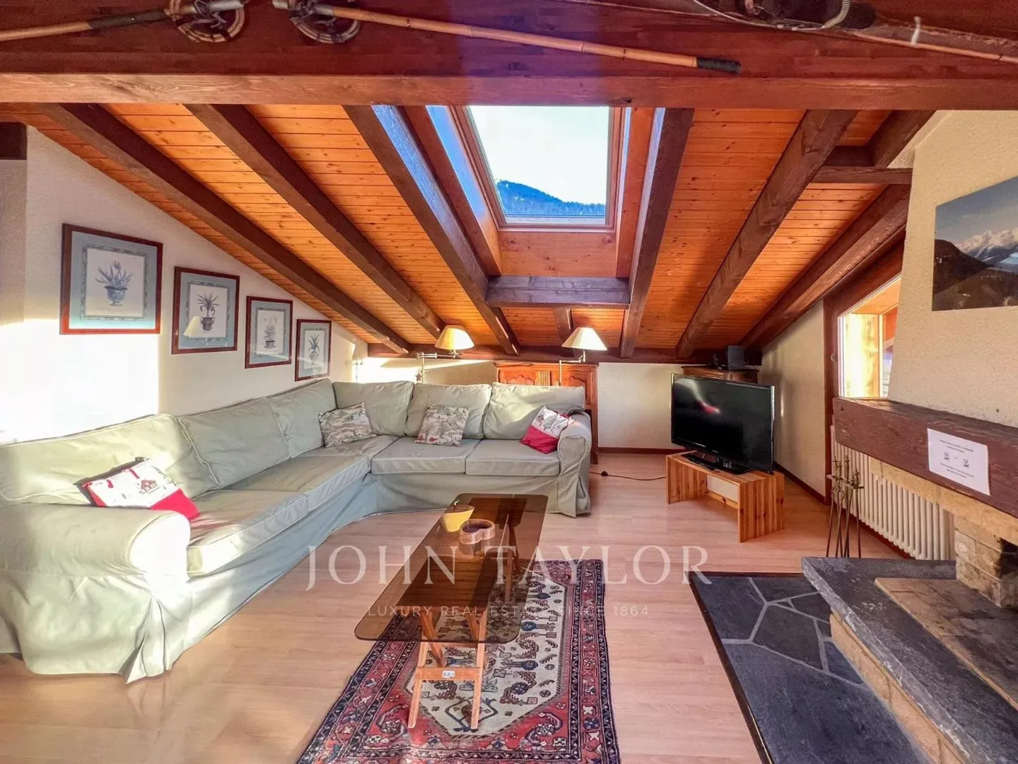 3-Bedroom Alpine Apartment - Photo 2 of 13