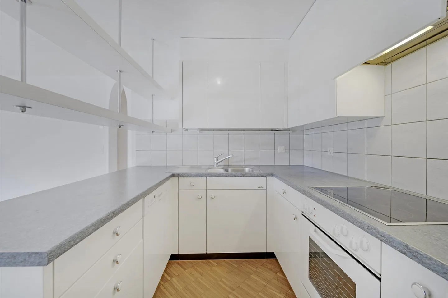 AFFITTARE SENZA DEPOSITO - Bella vita lungo la Reuss! - Foto 2 di 7