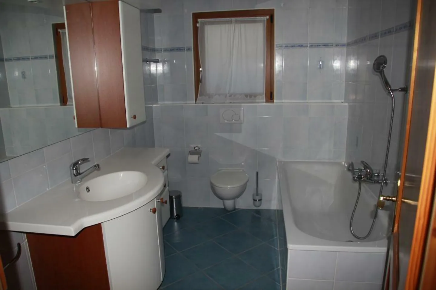 Grand appartement de 3 1/2 pièces de 107 m2 + terrasse-jardin d'env. 60 à 100 m2 + 1 place dans parking souterrain - Photo 12 sur 13