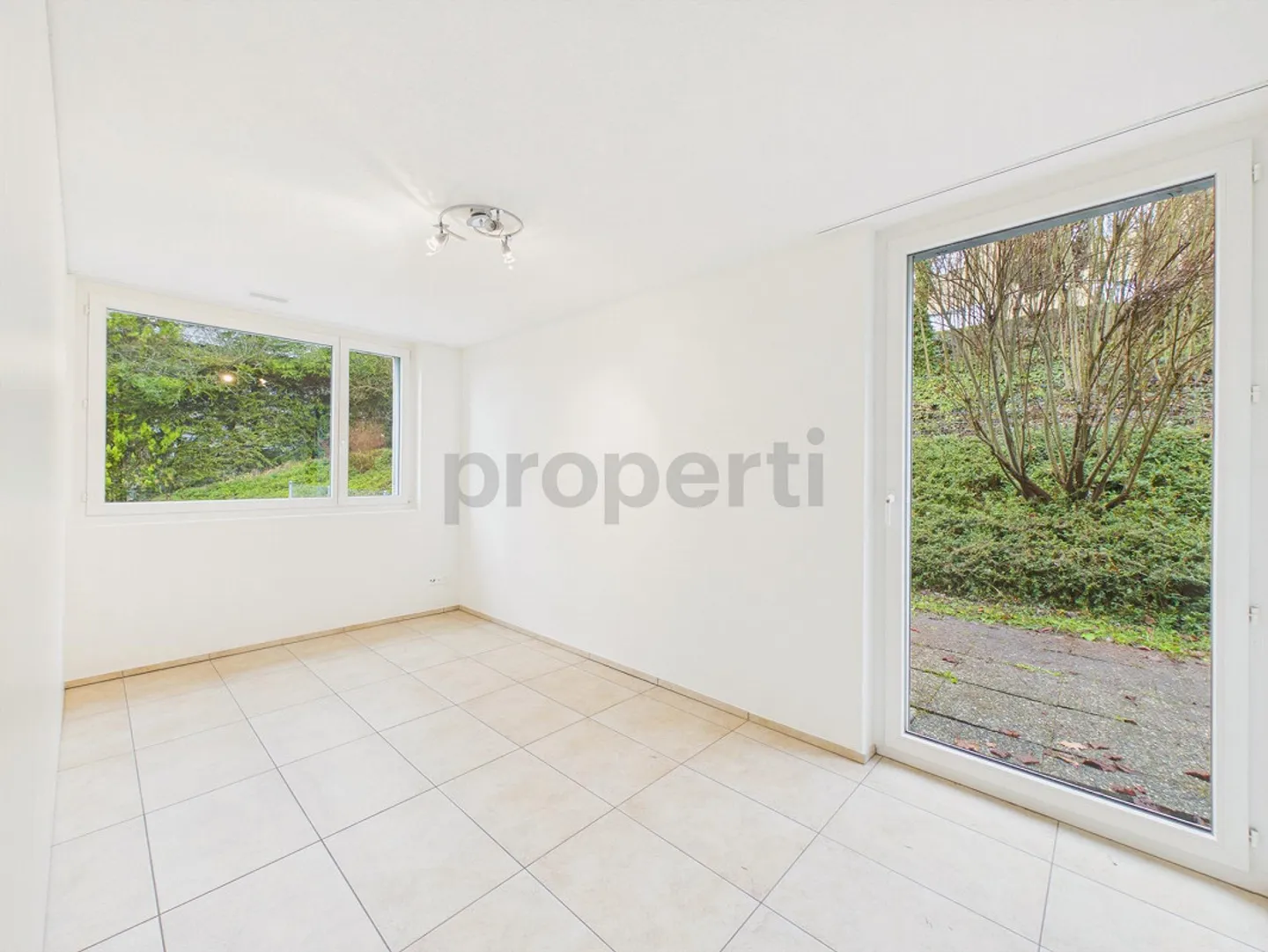 Appartement lumineux de 4,5 pièces avec balcon et part de jardin, Zumikon - Photo 9 sur 16