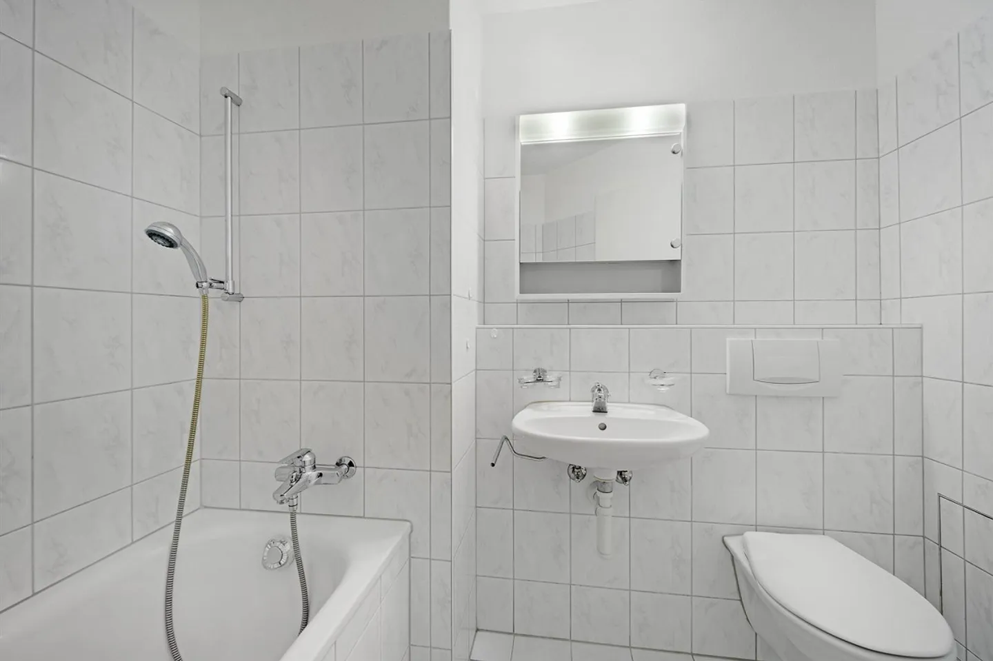 AFFITTARE SENZA DEPOSITO - Bella vita lungo la Reuss! - Foto 3 di 7