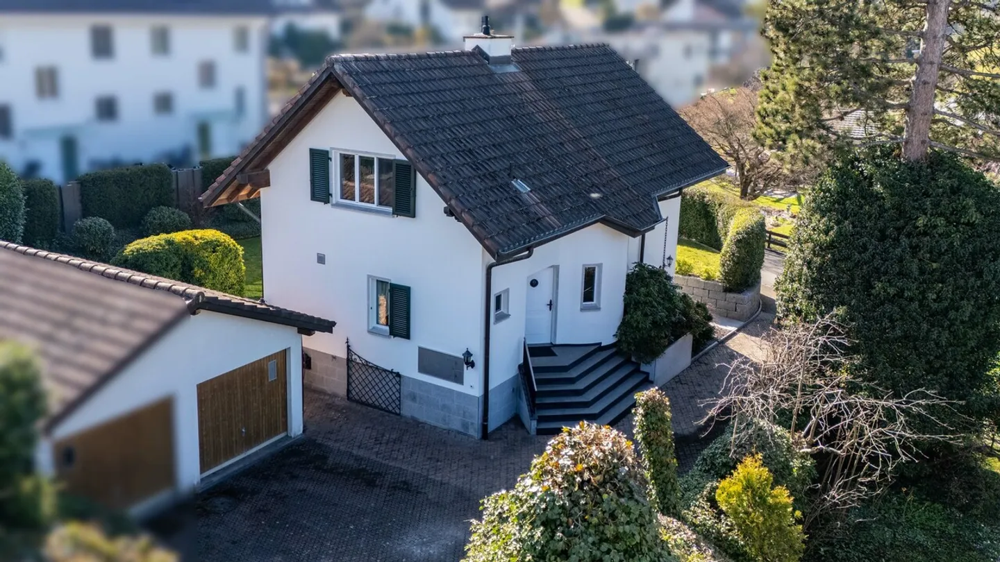 Casa unifamiliare indipendente di 4,5 locali con garage - Foto 2 di 33