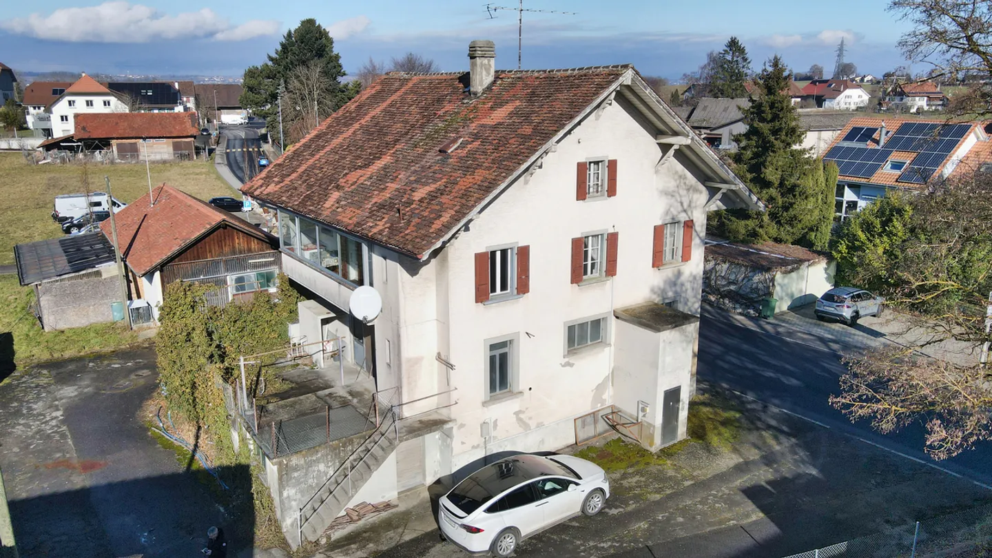 Dorfhaus zu renovieren mit Grundstück von 1.805 m2 in Donatyre / VD - Foto 2 von 21