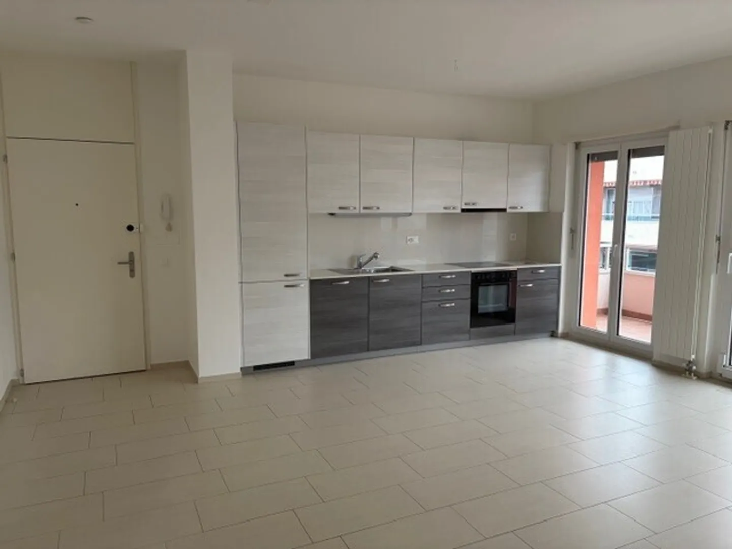 ENSOLEILLÉ 3.5 PIÈCES DANS UN IMMEUBLE AVEC PISCINE - Photo 1 sur 6