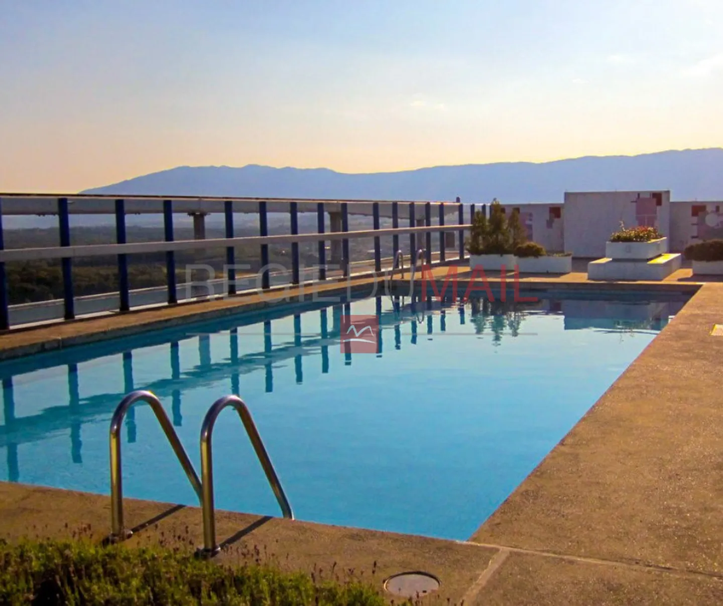 Appartamento con 5 stanze e passaggio - Foto 1 di 8