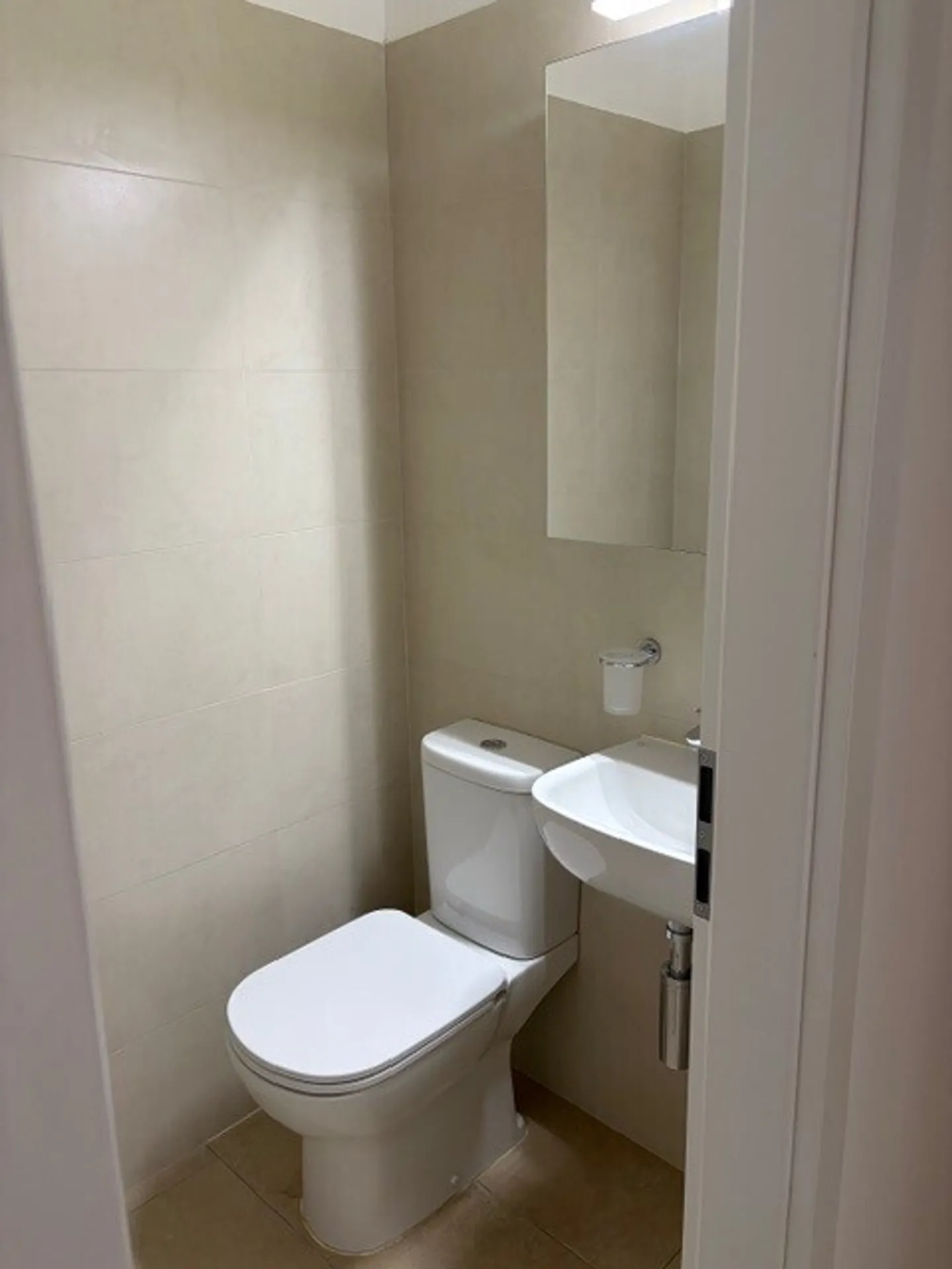 ENSOLEILLÉ 3.5 PIÈCES DANS UN IMMEUBLE AVEC PISCINE - Photo 4 sur 6