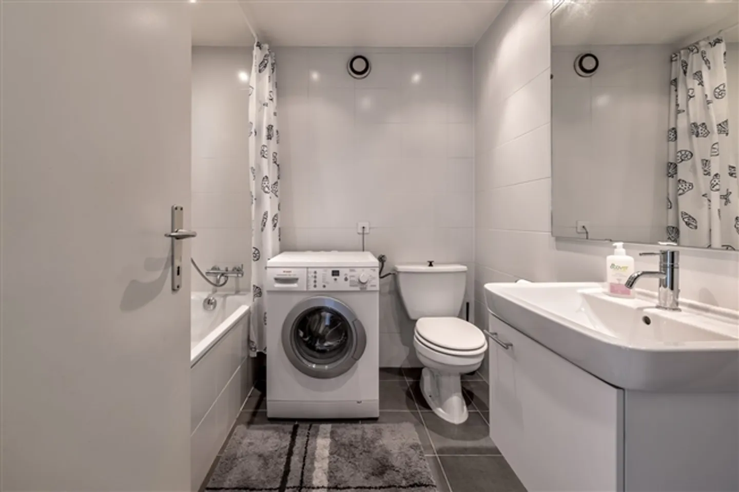 Bel appartement rénové de 3,5 pièces – Genève - Nations - Photo 3 sur 6