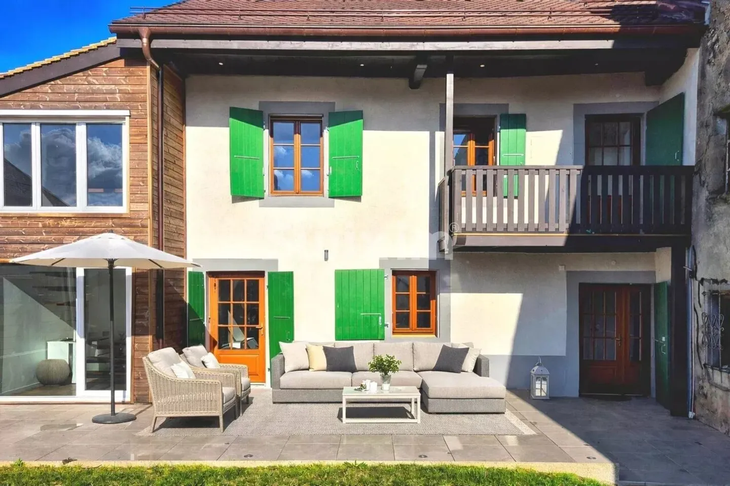 VILLA CONTEMPORANEA PROGETTATA DA UN ARCHITETTO NEL CUORE DI UNA CASA DI VILLAGGIO AUTENTICA - Foto 10 di 13