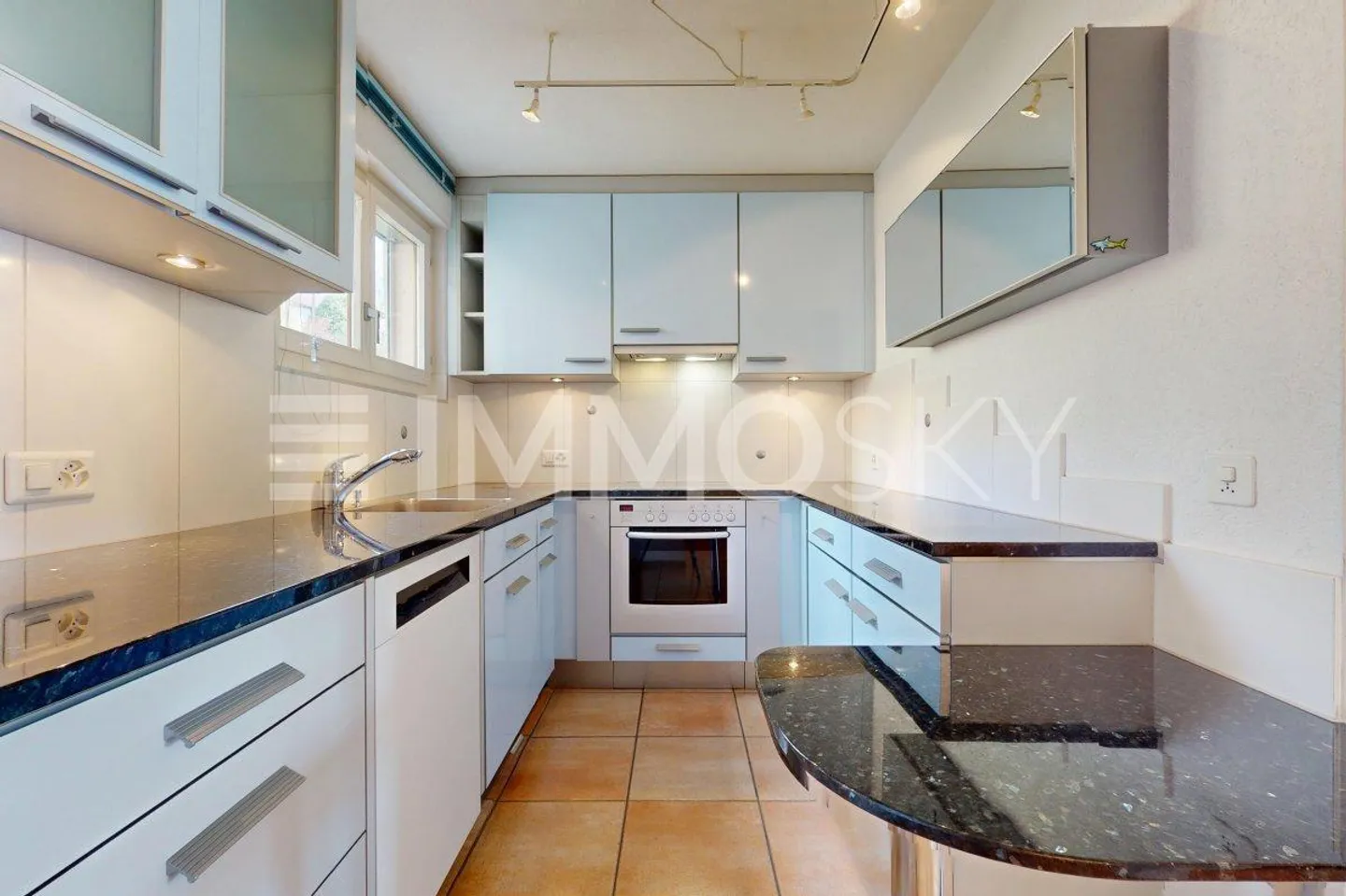 RESERVED - Beautiful Ground Floor Apartment with Veranda and Panoramic View - Photo 5 of 5