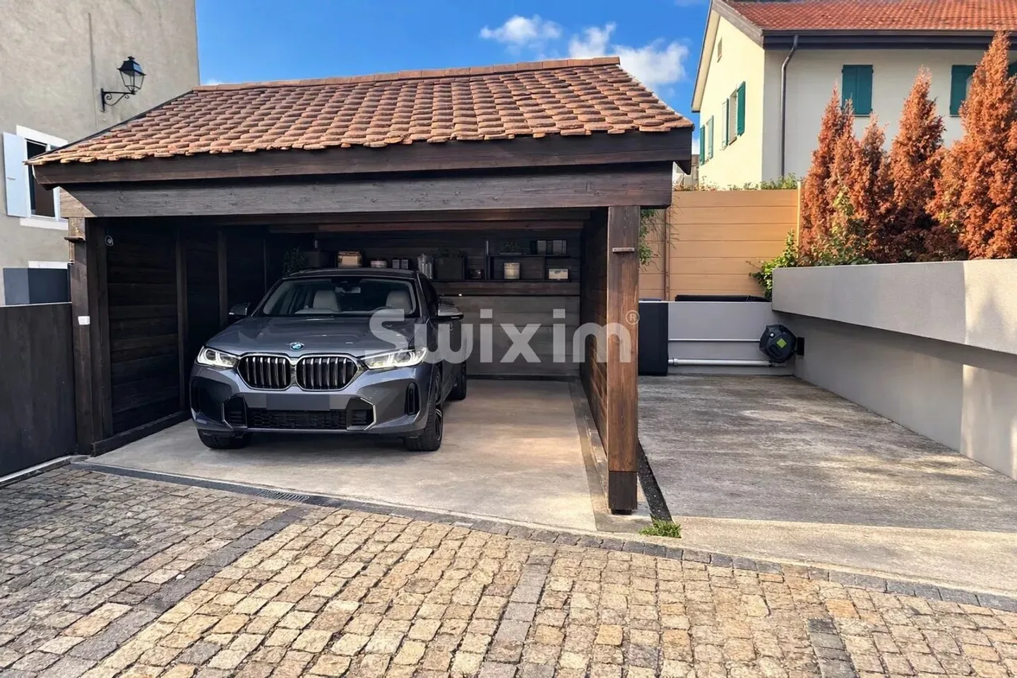 VILLA CONTEMPORANEA PROGETTATA DA UN ARCHITETTO NEL CUORE DI UNA CASA DI VILLAGGIO AUTENTICA - Foto 12 di 13