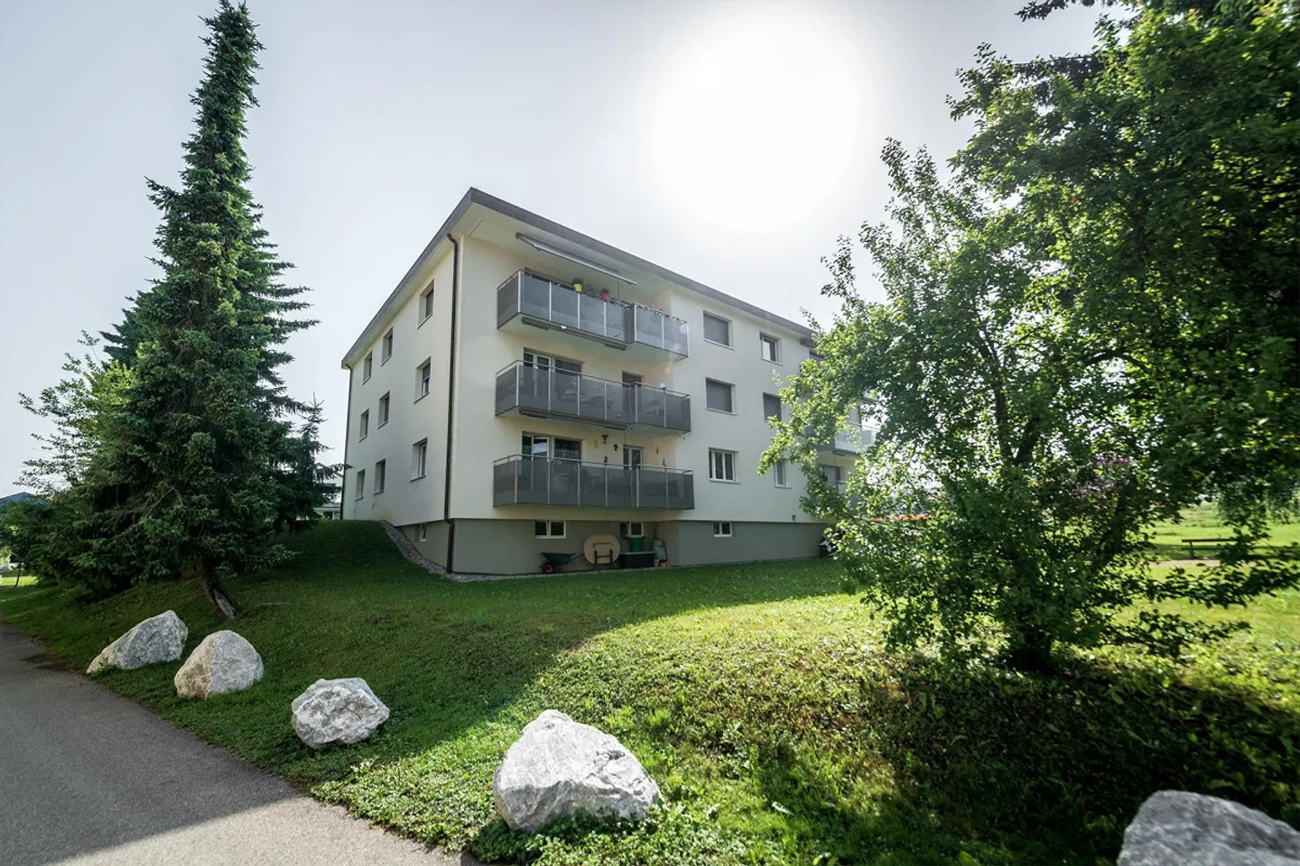 Beautiful 4-room apartment with balcony - Photo 1 of 7