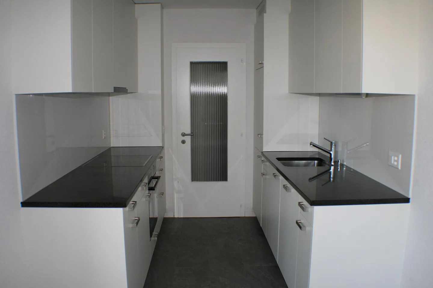 Beautiful 4-room apartment with balcony - Photo 2 of 7