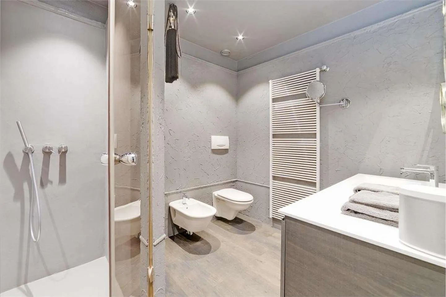 Prestigious 3.5-room apartment with lake view in Porza - Photo 13 of 13