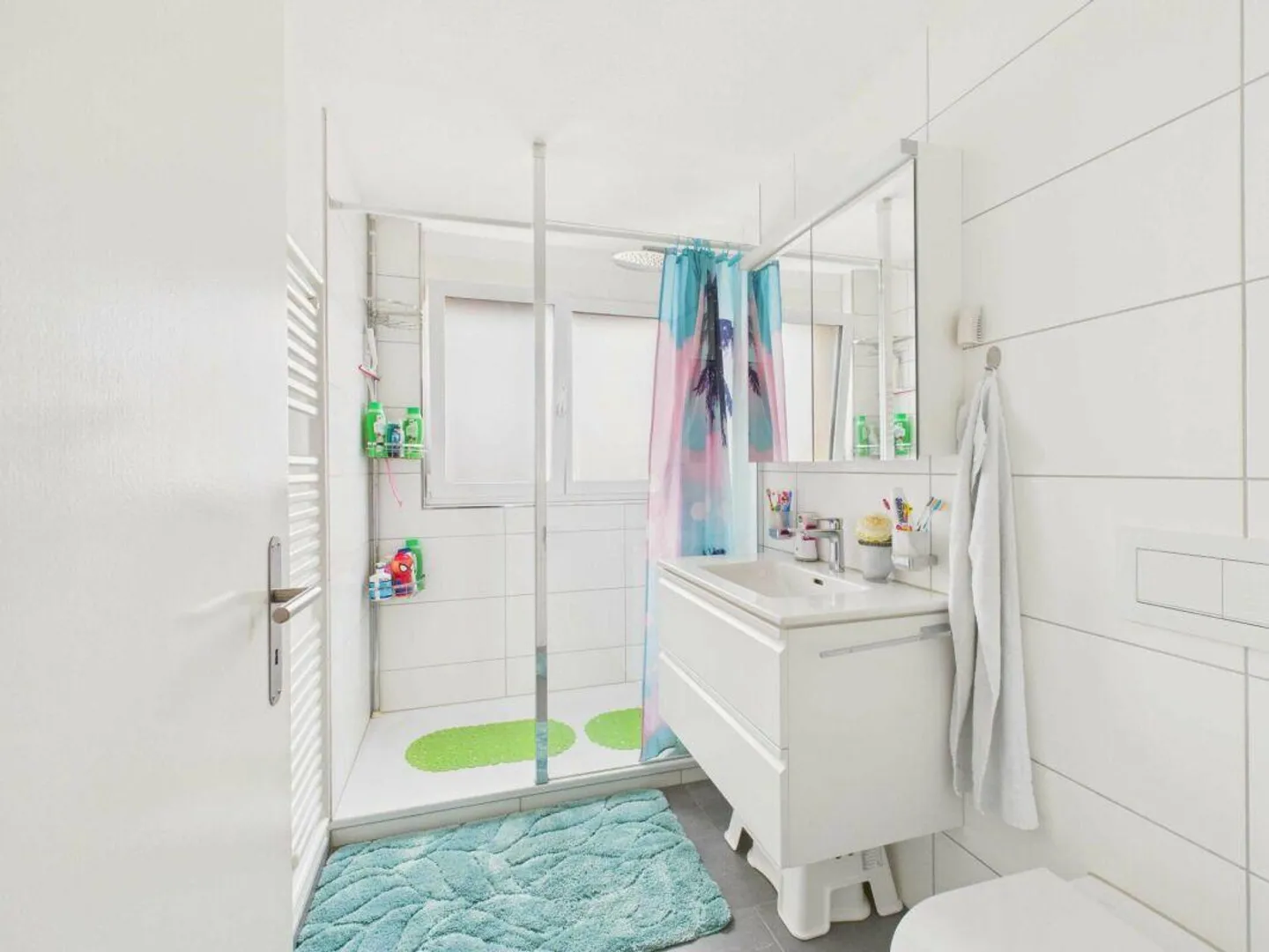 Grosszügige 4.5-Zimmerwohnung mit Balkon - Foto 3 von 10