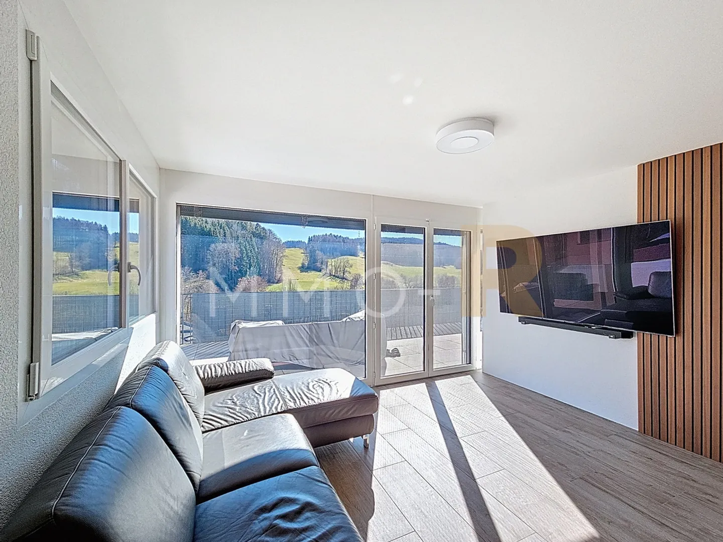 3.5 rooms in attic - Photo 1 of 9