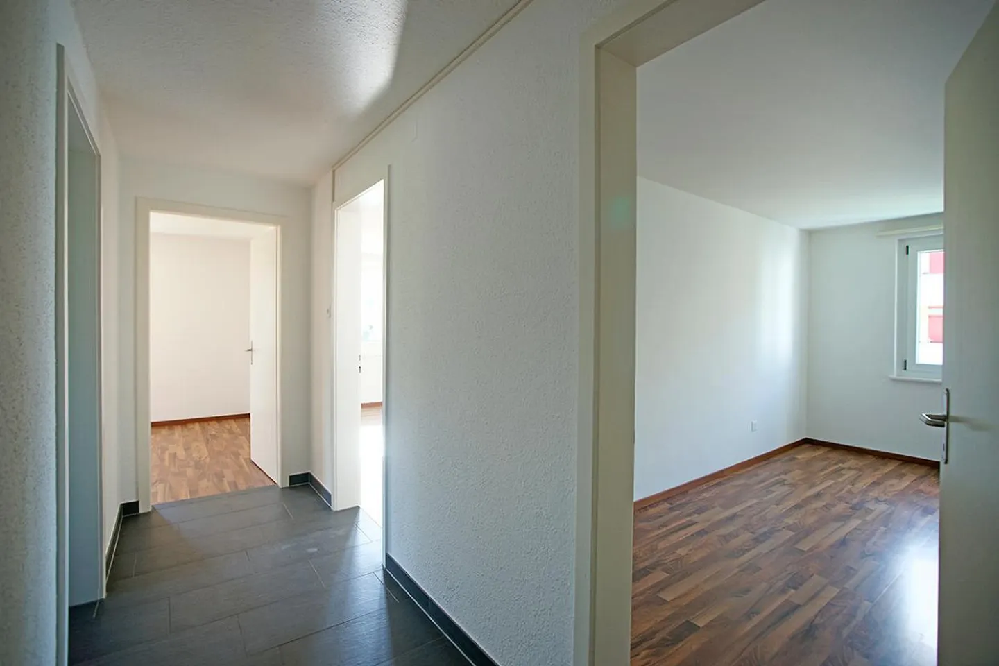 3-room apartment with large balcony - Photo 6 of 9