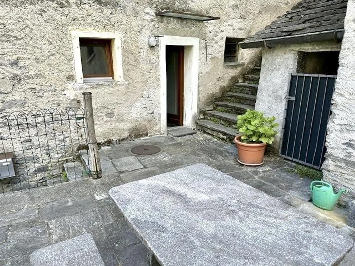 2-family house with 3 and 4 room apartments - Photo 28 of 36