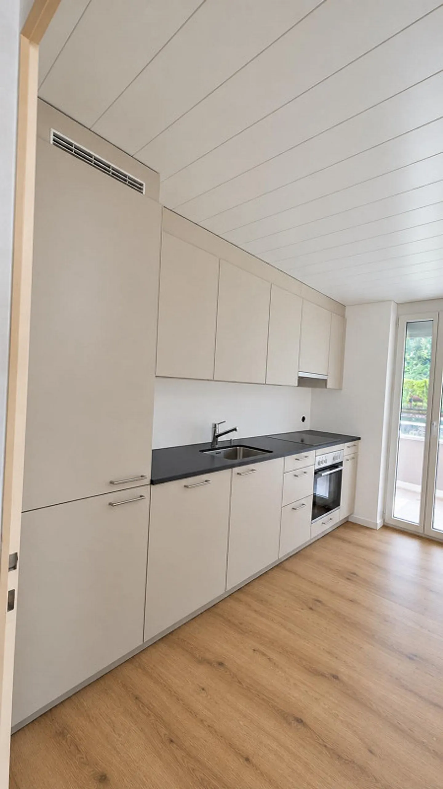 Freshly renovated apartment - Photo 4 of 4