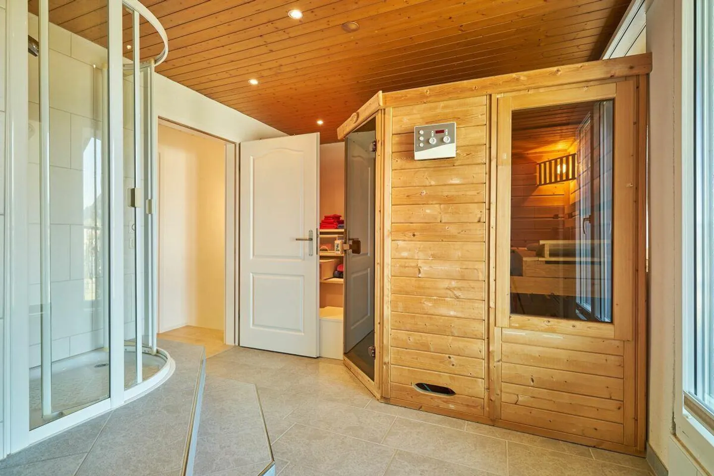 Maison individuelle de 8,5 pièces avec studio pour bureau à domicile ou calme ... - Photo 12 sur 15